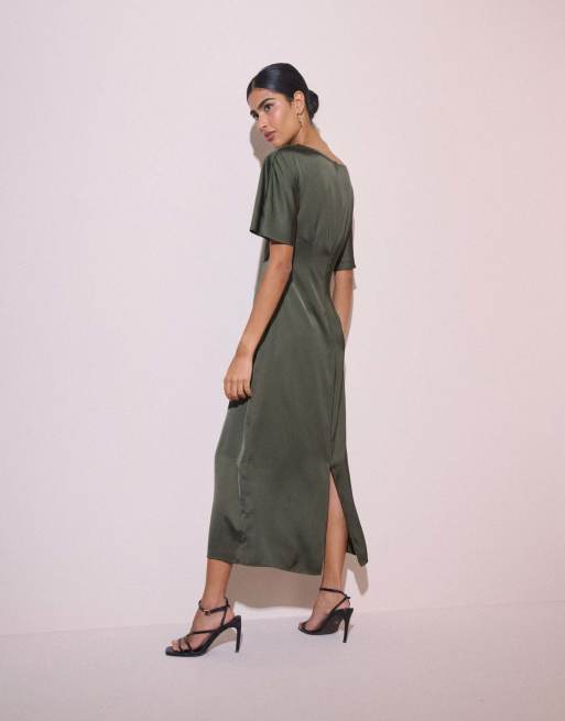 Nobody's Child Ruched satin britney midi dress in green, 2 of 5