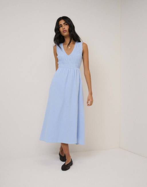 Nobody's Child Ruched sleeveless audrey midi dress in blue, 4 of 6