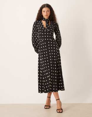 Nobody's Child Nobody's Child Sadie tie neck midaxi dress in black and white spot
