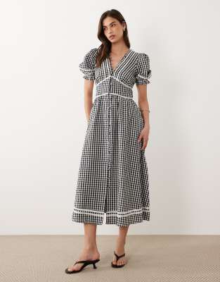 Nobody's Child Saffy v-neck puff sleeve midi dress in black gingham