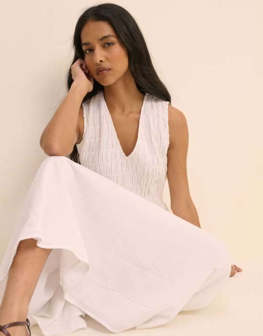 Nobody's Child Sleeveless audrey midi dress in white, 3 of 5