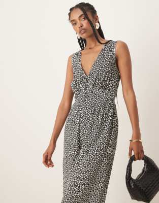 Nobody's Child - Starlight - Ärmelloser Jumpsuit mit geometrischem Print in Schwarz-Weiß
