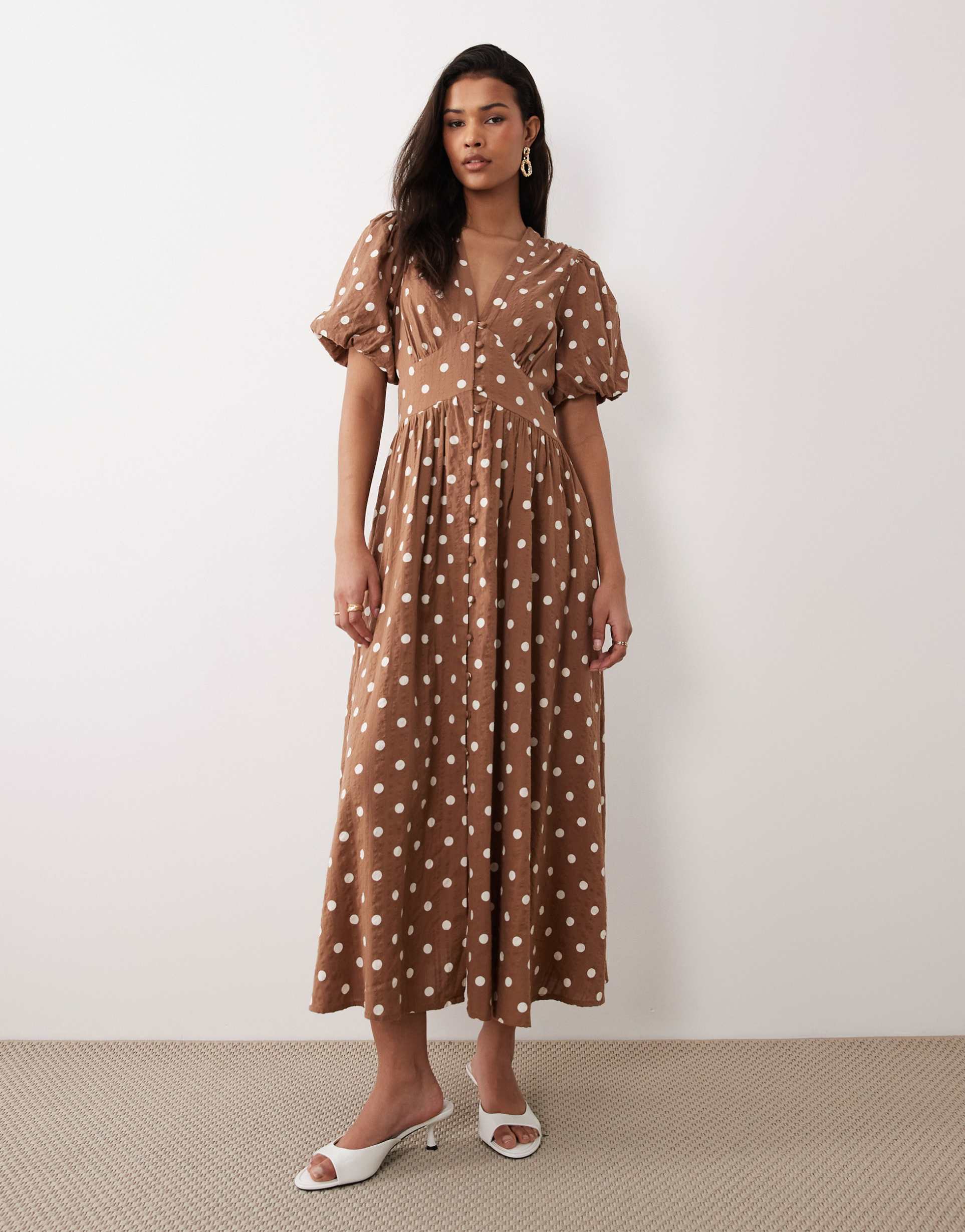 nobody's child starlight bell sleeve v-neck midi dress in brown print