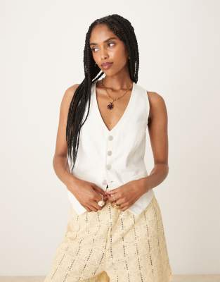 Nobody's Child Stockwell Vest In White