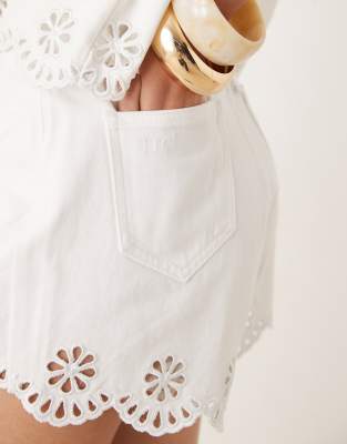 Nobody's Child Sweetpea Shorts In White