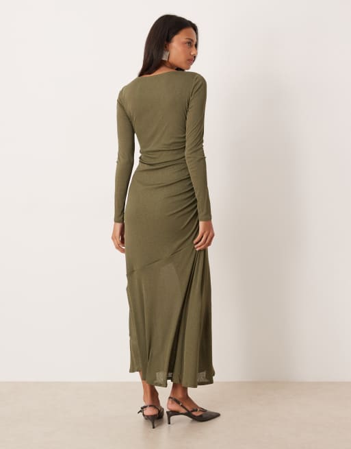 Nobody’s Child – Tallulah – Gerafftes, langärmliges Jersey-Midikleid in Grün , 3 von 4