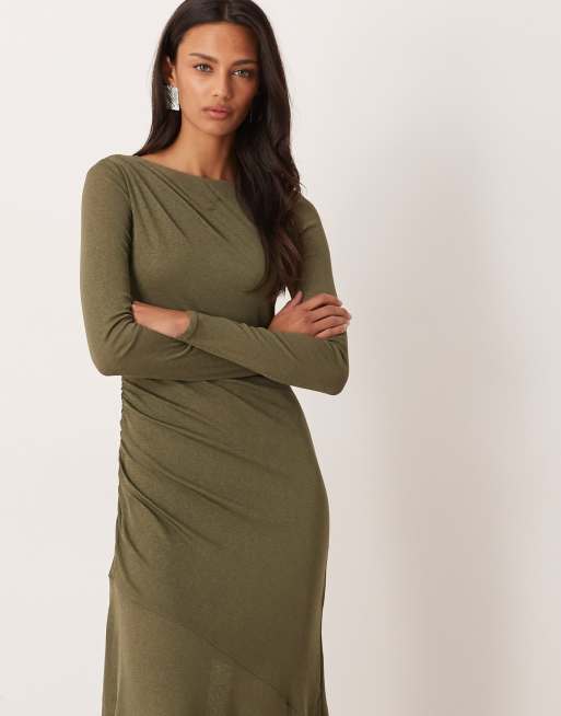 Nobody’s Child – Tallulah – Gerafftes, langärmliges Jersey-Midikleid in Grün , 4 von 4