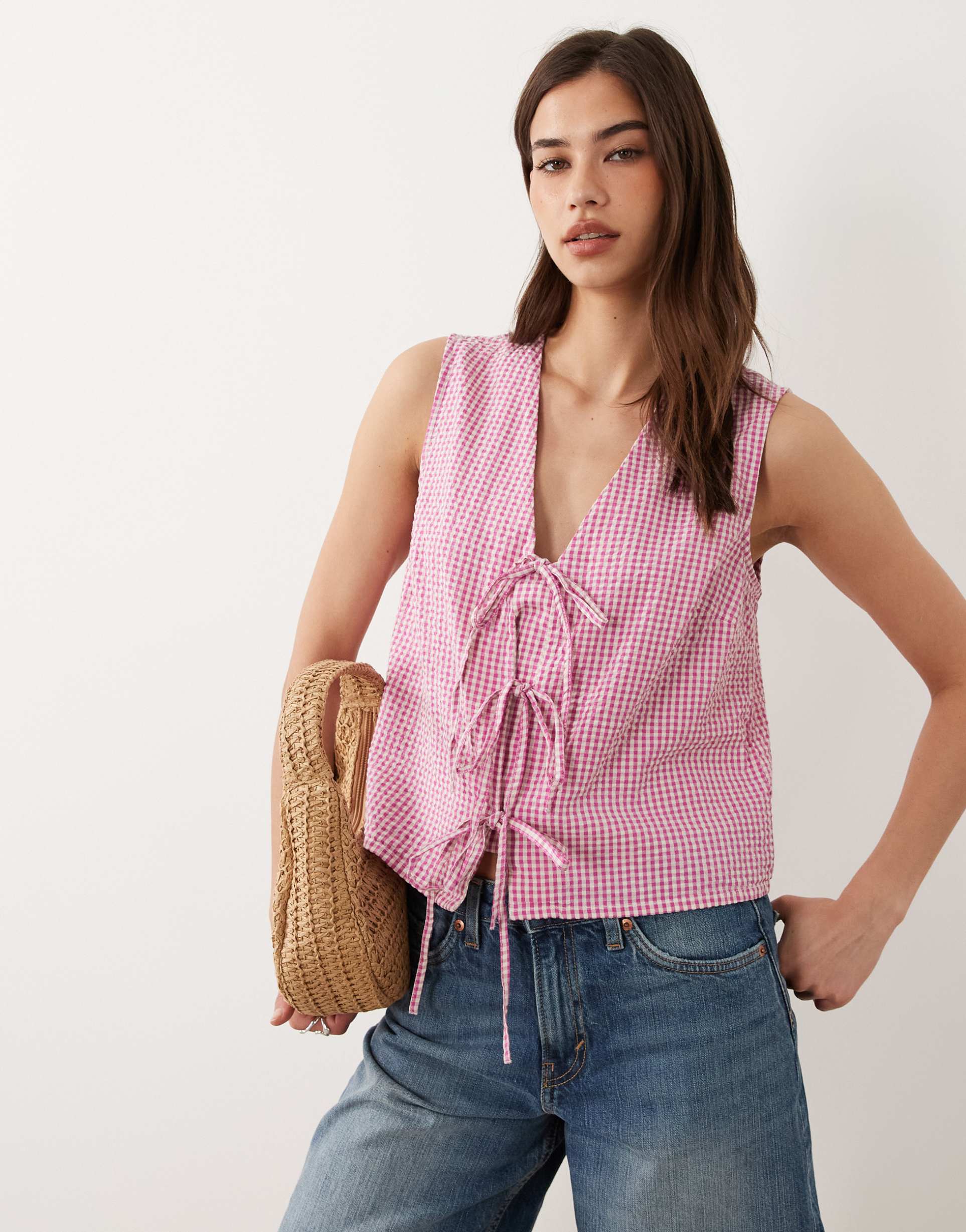 nobody's child tessacotton rich sleeveless v-neck bow tie detail top in pink gingham