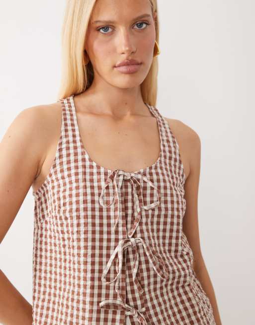 Nobody's Child – Thea – Baumwoll-Bluse in Braun mit Vichy-Karo, U-Ausschnitt und Bindedetails vorne, 3 von 4
