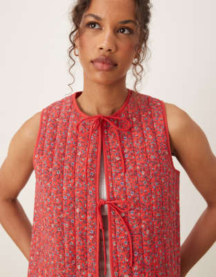 NOBODY'S CHILD TIE-DETAIL QUILTED VEST 