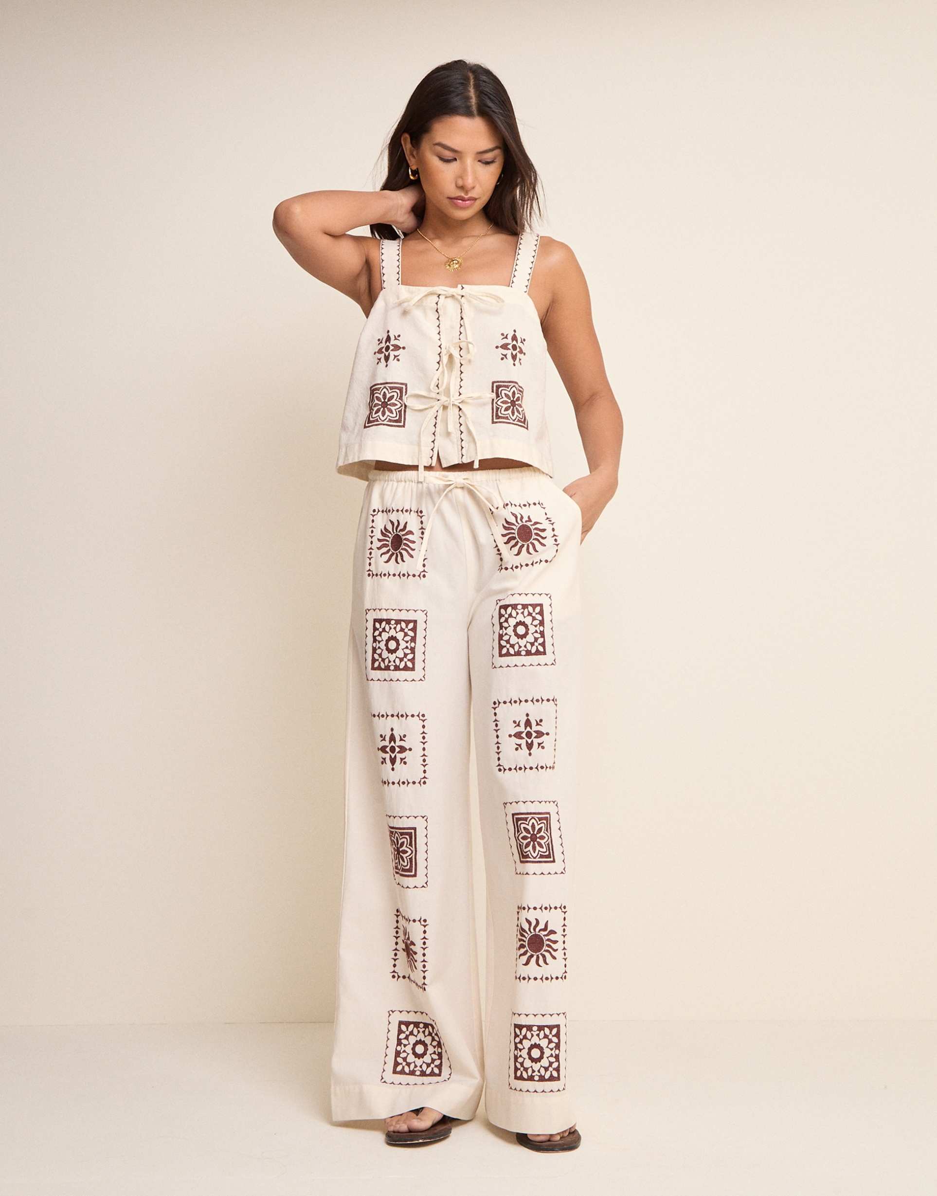 nobody's child topaz cotton printed tie detail cami top in cream -set