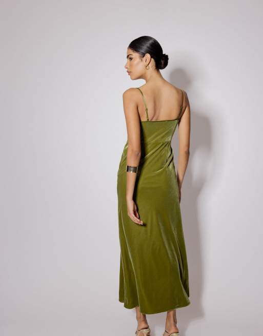 Nobody's Child – Trixie – Midaxi-Trägerkleid aus Samt in Olivgrün, 3 von 4
