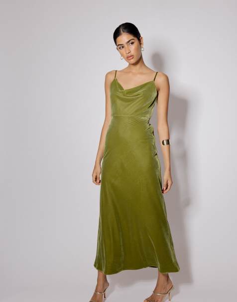 Nobody's Child - Trixie - Olivengrøn midaxi-kjole med cami-stropper i velour - view 1