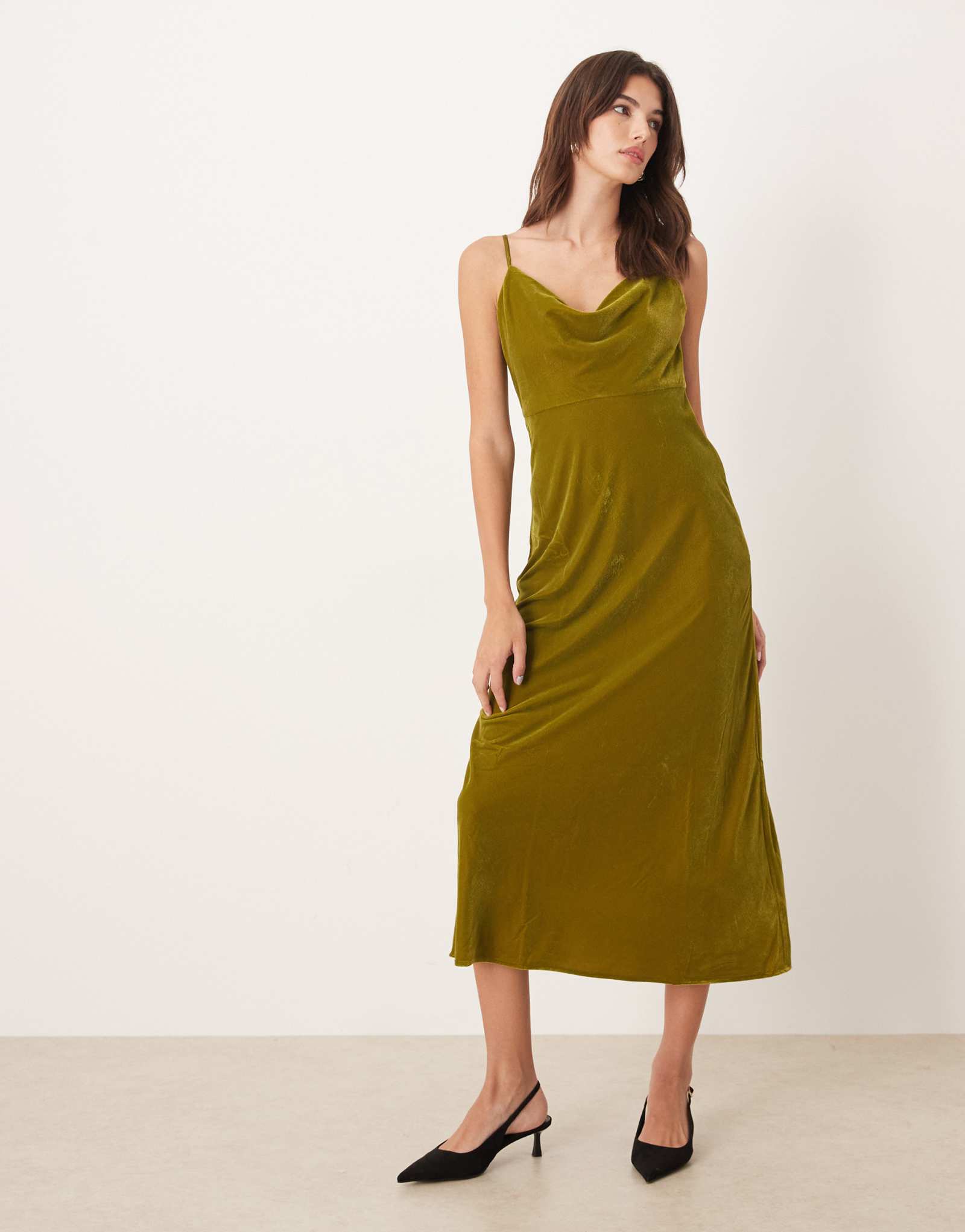 Ничейное детское платье Trixie velvet cami midaxi оливкового цвета