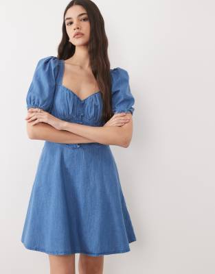Tulla - Mini-Jeanskleid in mittelblauer Waschung mit Herzausschnitt und Puffärmeln Blau 10