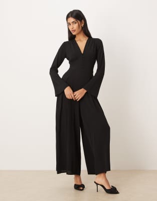 Nobody's Child - Valencia - Jumpsuit in Schwarz mit V-Ausschnitt, Knopfleiste vorn und plissiertem Bein