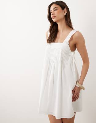 Nobody's Child - Valerie - Robe courte plissée en coton à encolure carrée - Blanc