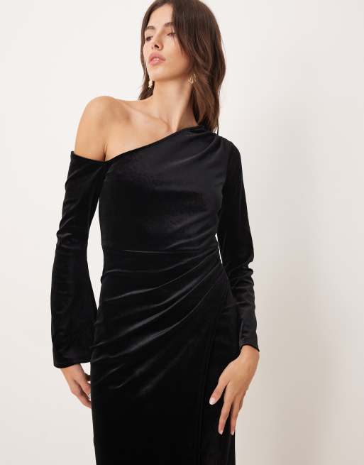 Nobody's Child velvet fallen shoulder ruched midi dress in black, 2 of 4