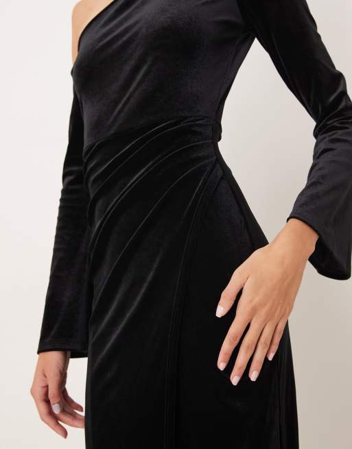Nobody's Child velvet fallen shoulder ruched midi dress in black, 3 of 4
