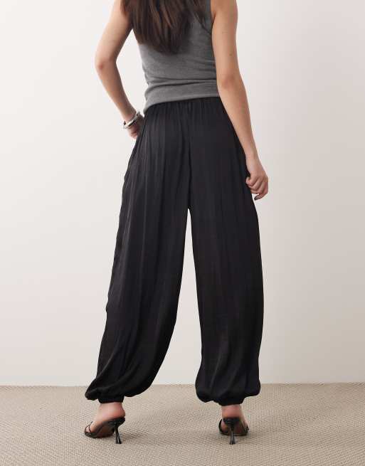 Nobody's Child Vida satin tie waist balloon pants in black, 3 of 5