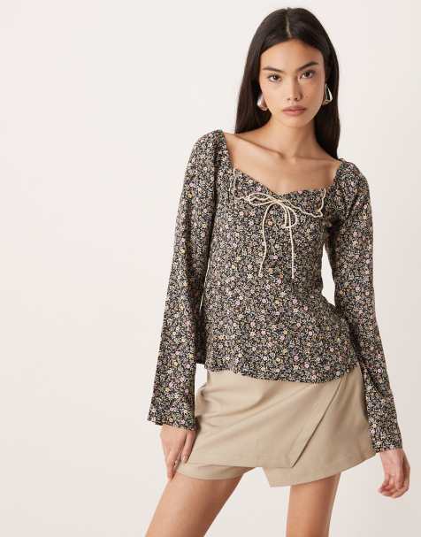 Nobody's Child Winslet sweetheart neck scalloped collar and bow detail top in floral print - view 1