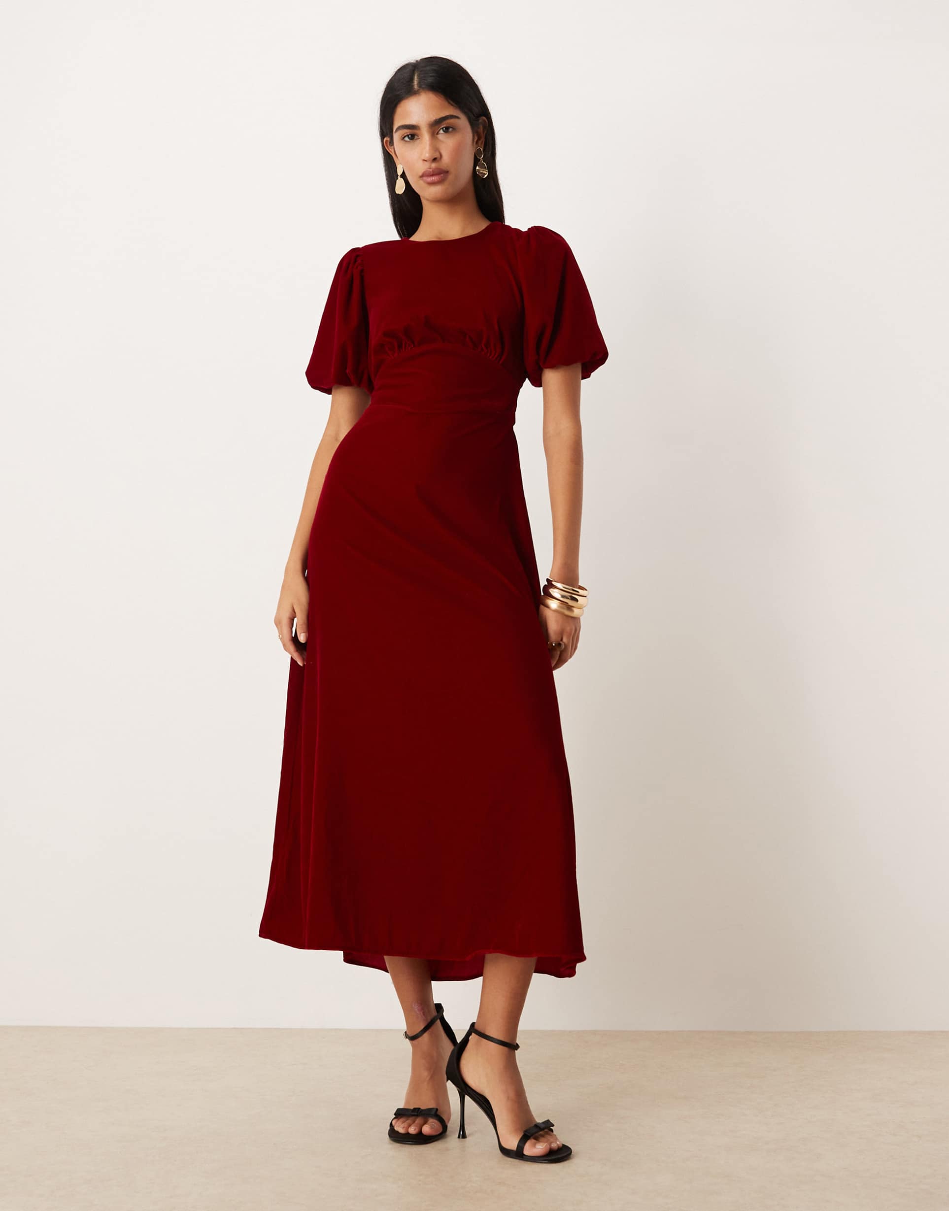 nobody's child zelda velvet cut out back puff sleeve midaxi dress in red
