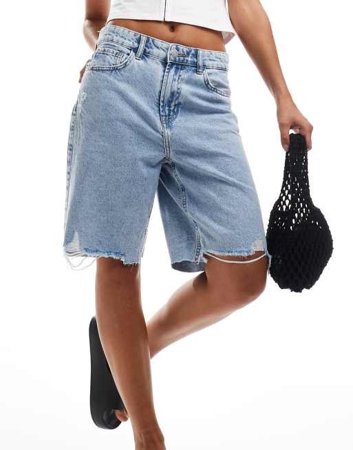 Noisy May - Bermuda short met hoge taille en onafgewerkte zoom in blauw met lichte wassing 
