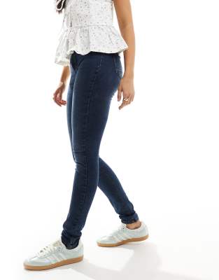 Noisy May - Callie - Enge Jeans in verwaschenem Dunkelblau mit hohem Bund-Marineblau