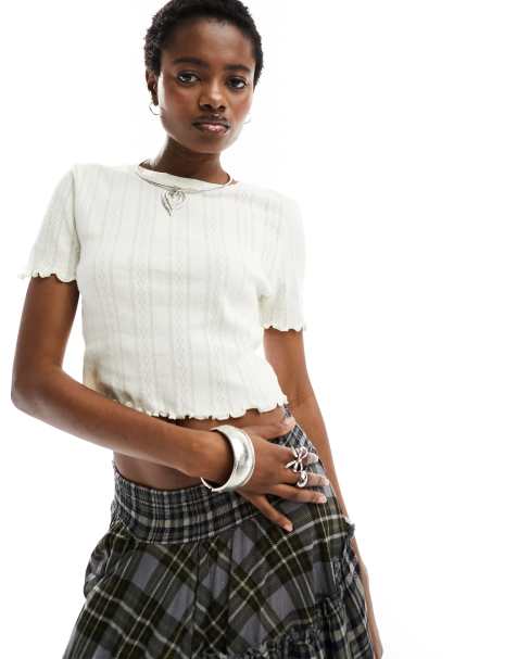 Noisy May - Cremefarvet baby-croptop med bølgekant - view 1