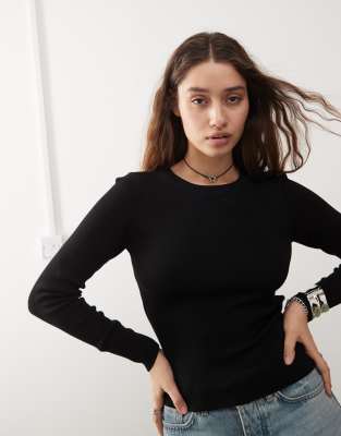 crew neck knit sweater in black