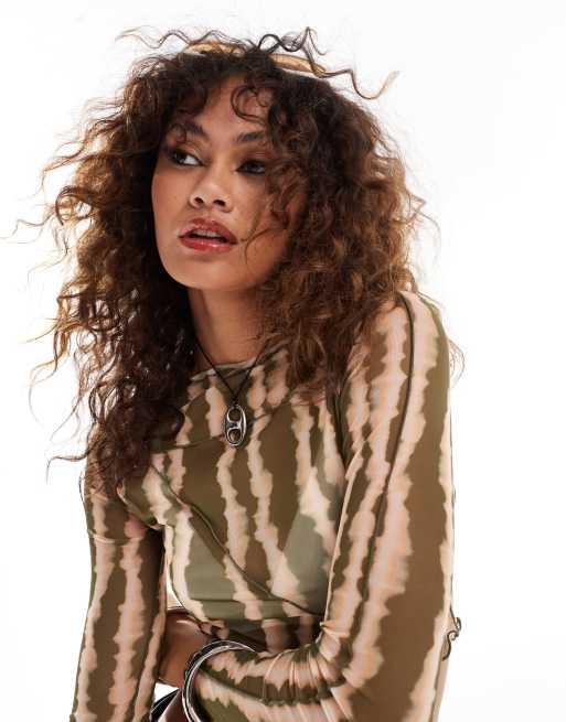 Noisy May - Crop top a maniche lunghe beige e kaki stampato con cuciture a contrasto
