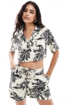 [Noisy May] Noisy May cropped boxy resort shirt with palm print in cream (part of a set)-White 2XL Pearled ivory