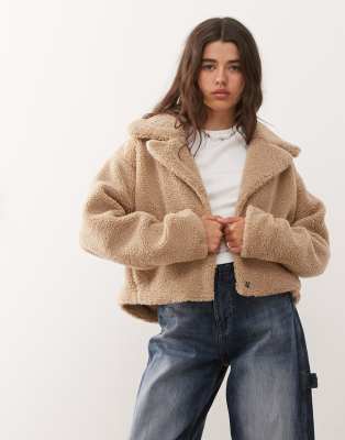 Noisy May - Cropped-Jacke aus Teddyfell in Beige-Weiß