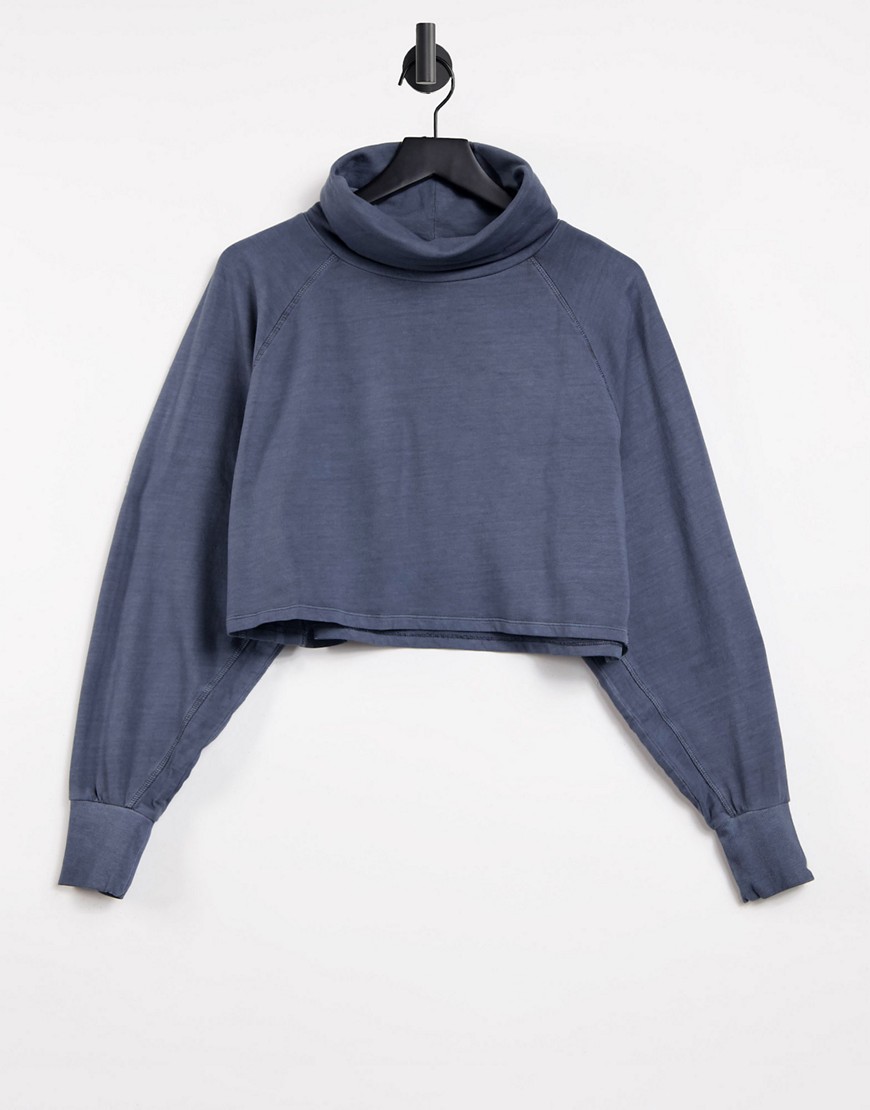 Noisy May cropped sweater with high neck in gray-Grey