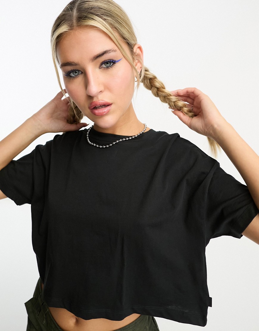 Noisy May cropped t-shirt in black