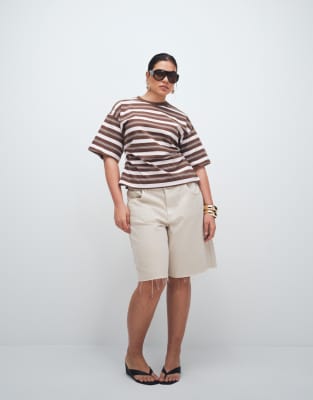Noisy May Curve - Bermuda-Jeansshorts in Ecru mit hohem Bund-Weiß