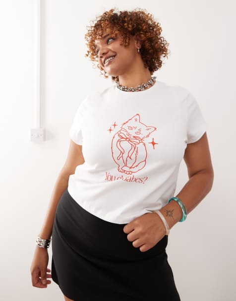 Noisy May Curve – Biały krótki i dopasowany T-shirt z grafiką z kotem - view 1