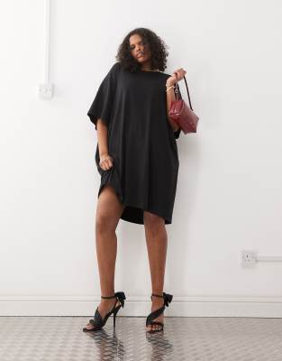 boxy T-shirt dress in black