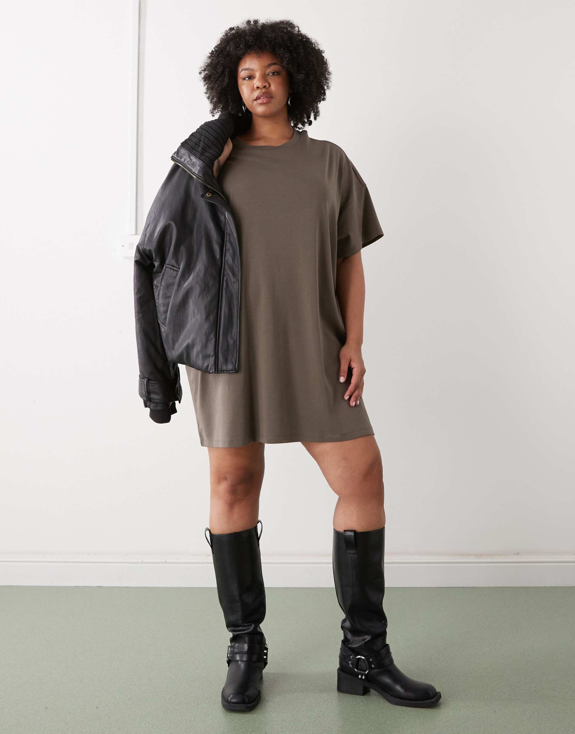 noisy may curve boxy t-shirt dress in brown