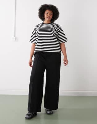 Noisy May Curve Boxy Tee In Multi