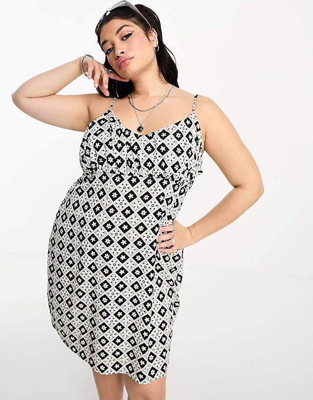 Noisy May Curve - cami mini dress in black and white flower
