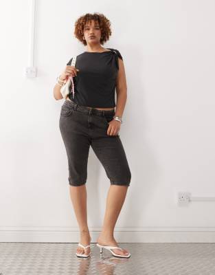 Noisy May Curve - Caprihose aus Denim in verwaschenem Schwarz