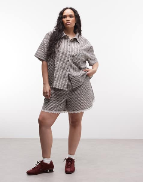 Noisy May - Curve - Co-ord set van seersucker overhemd met korte mouwen en short met kanten rand en ginghamruit in chocoladebruin - view 1