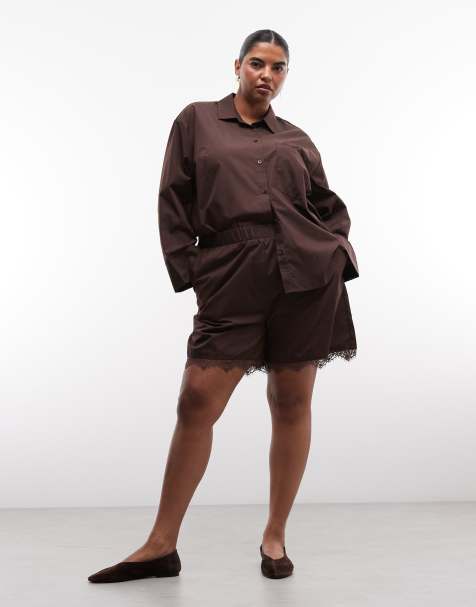 Noisy May Curve - Conjunto marrón chocolate de camisa extragrande y pantalones cortos con bajo de encaje - view 1