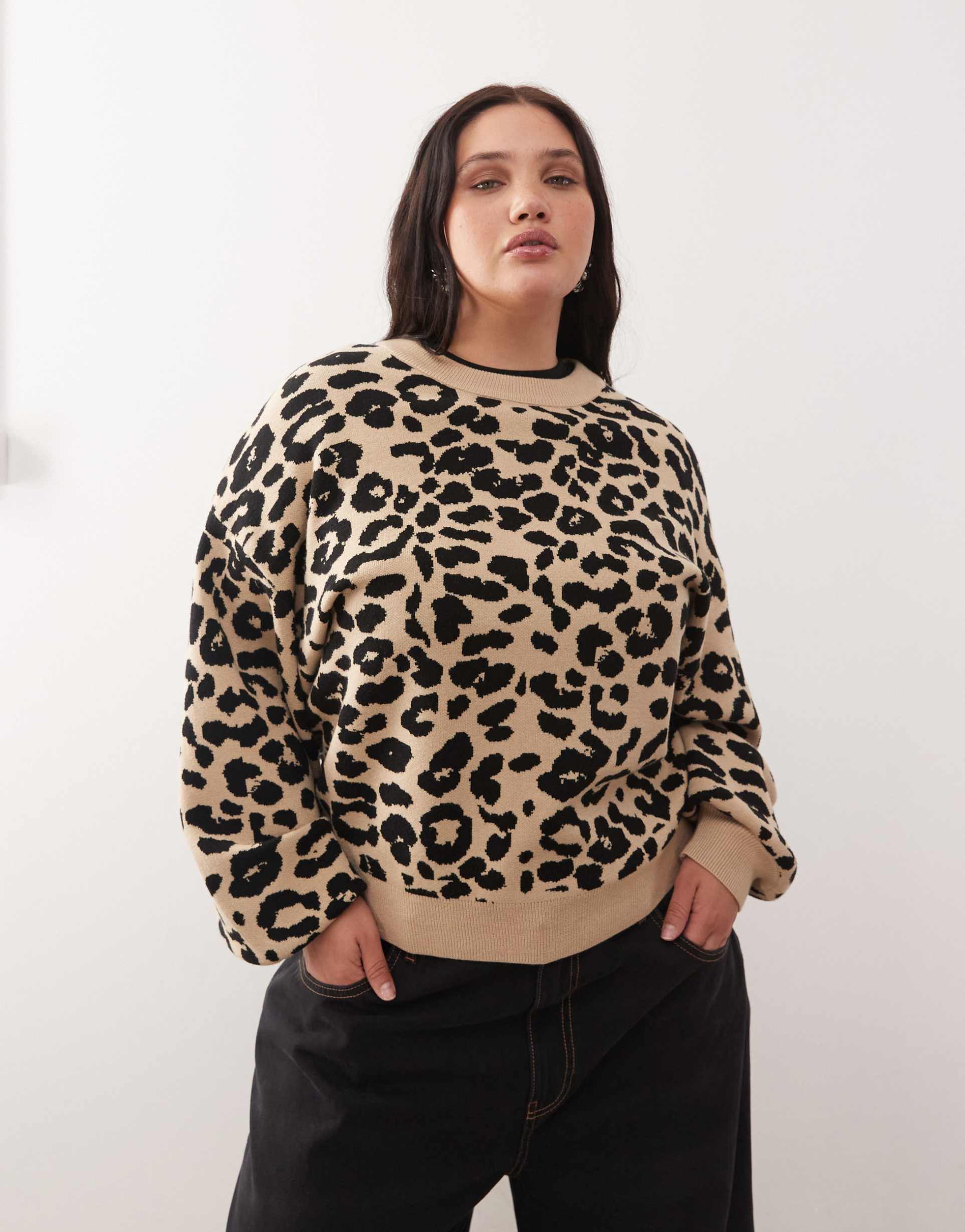noisy may curve crew neck knit sweater in leopard