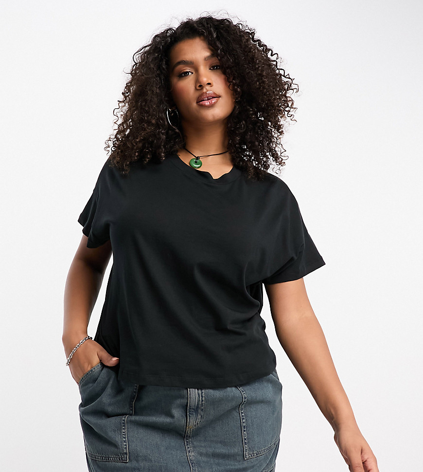 Noisy May Curve Cropped T-shirt In Black