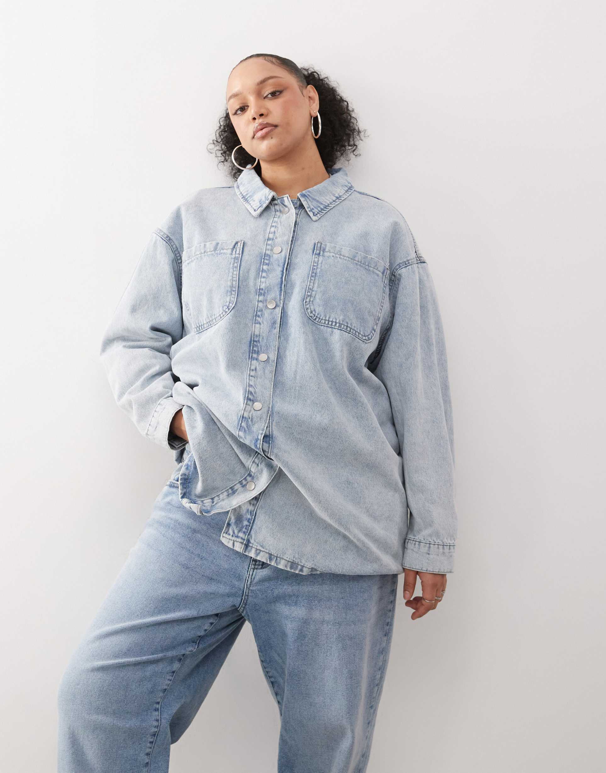 noisy may curve denim overshirt in lightwash blue