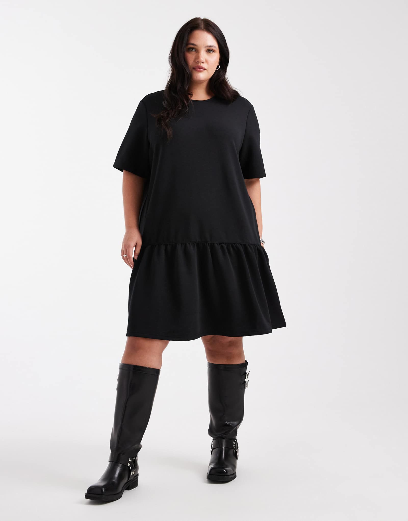 Мини-платье из ткани Noisy May Curve с заниженным подолом в стиле подводного плавания черного цвета