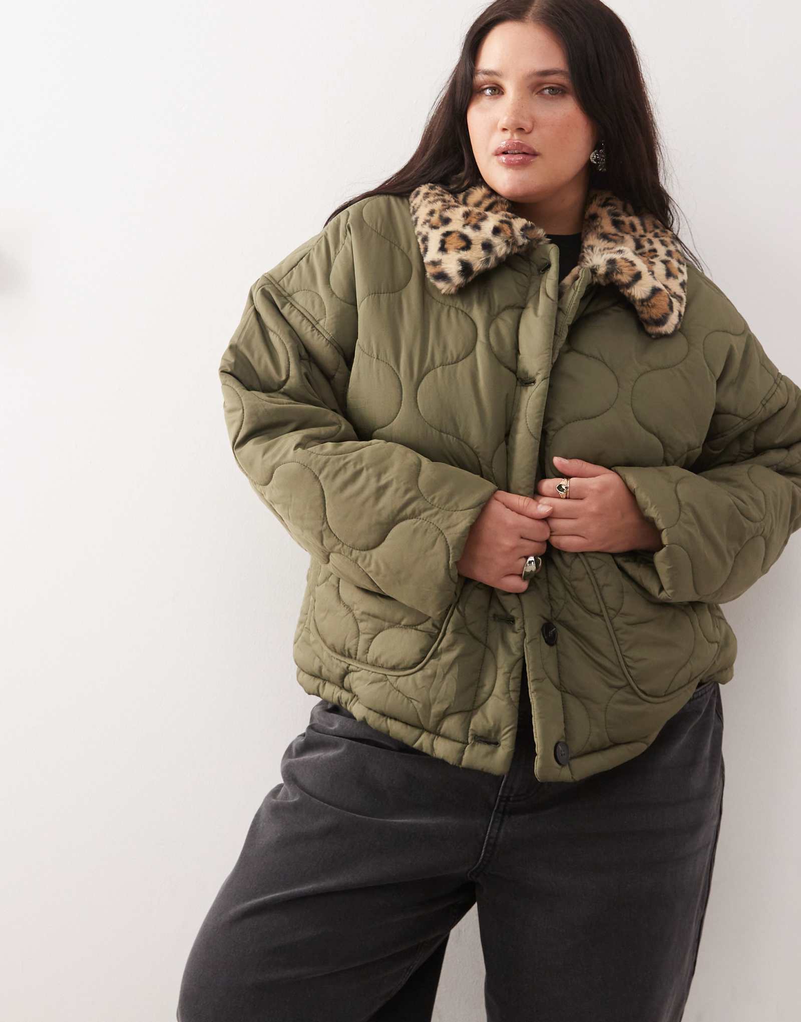 Стеганое пальто с леопардовым воротником из искусственного меха Noisy May Curve цвета хаки