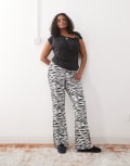 [Noisy May Curve] Noisy May Curve flare pants in zebra-White 50 Zebra